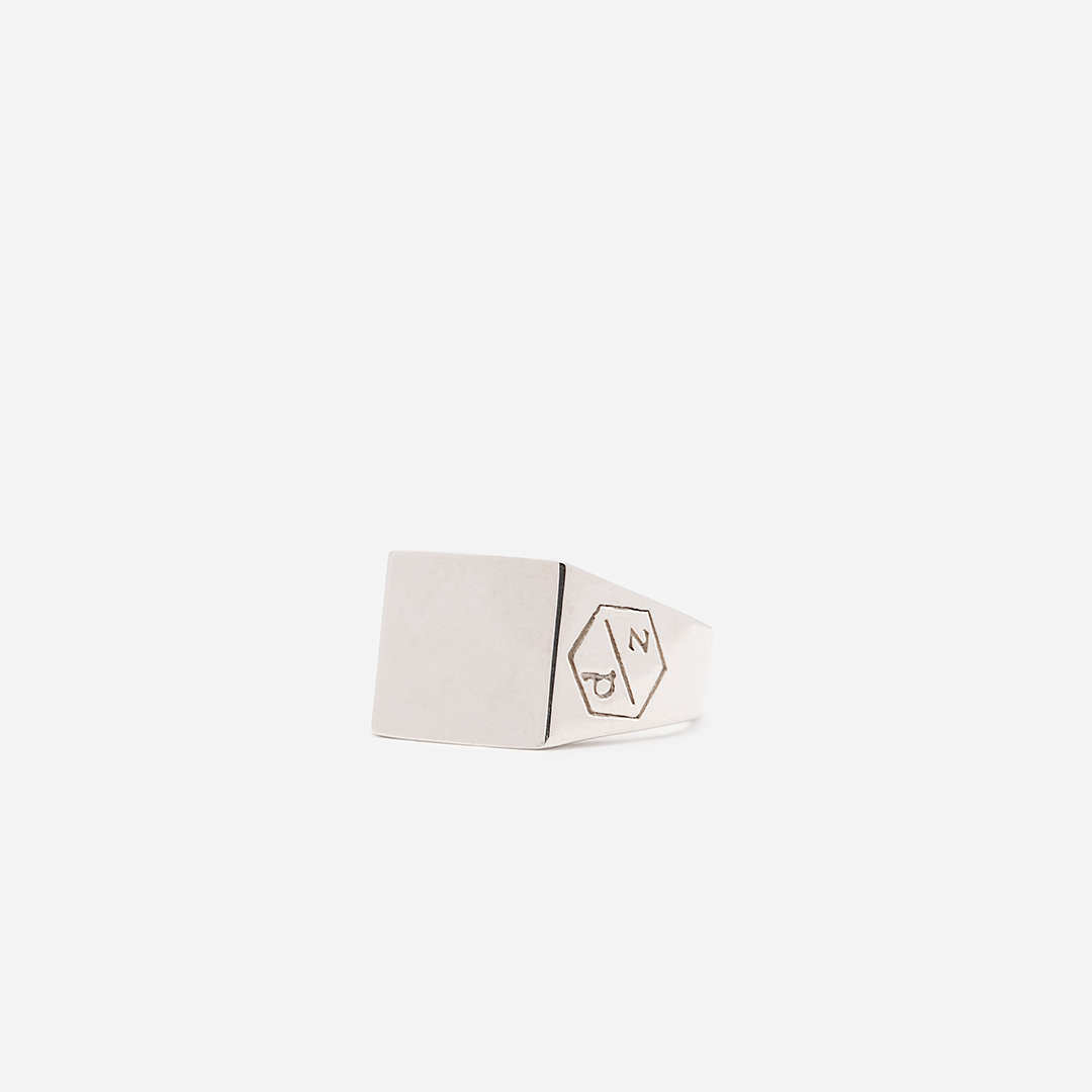 20210622-anelli-unisex-argento-bianco-chevalier-square-sign-fronte