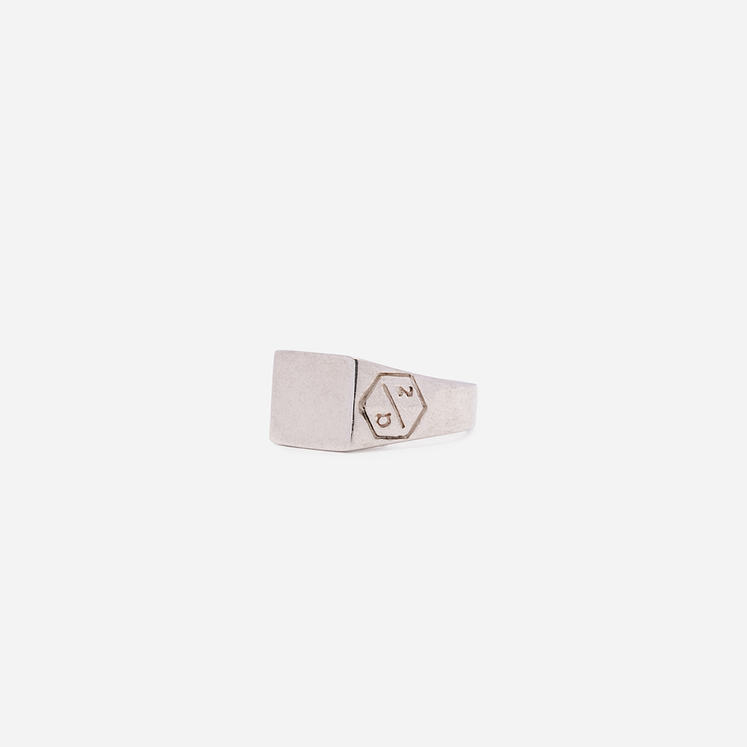 20210622-anelli-unisex-argento-bianco-chevalier-square-sign-mini-fronte