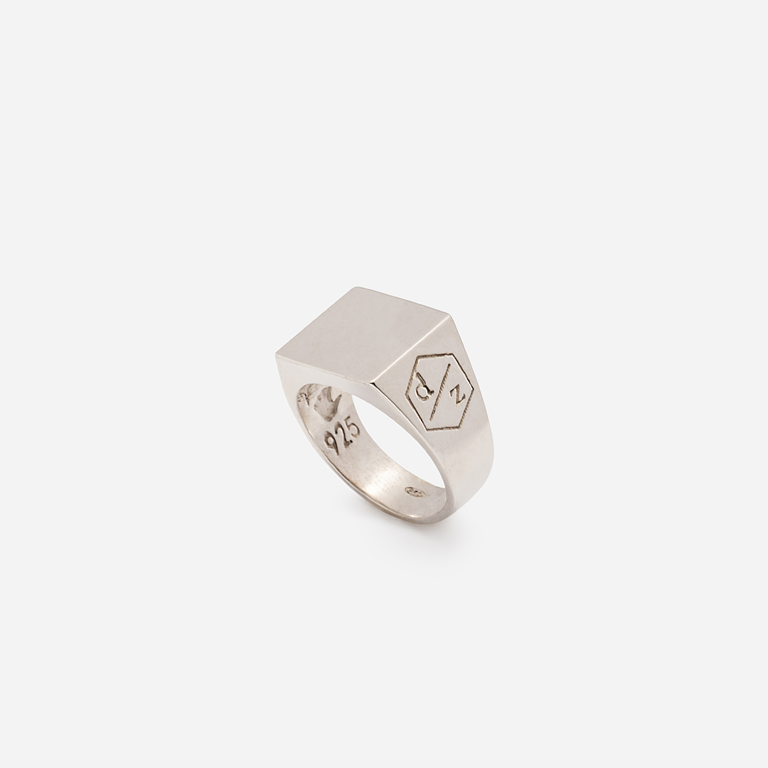 20210622-anelli-unisex-argento-bianco-chevalier-square-sign-trequarti