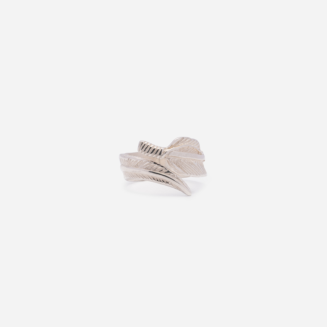 anelli-donna-into-the-wood-argento-bianco-piuma-fronte