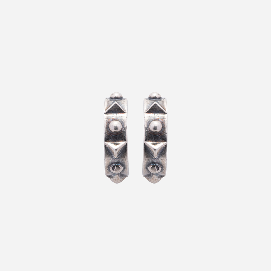 orecchini-donna-massive-argento-bianco-spike-piccoli-fronte
