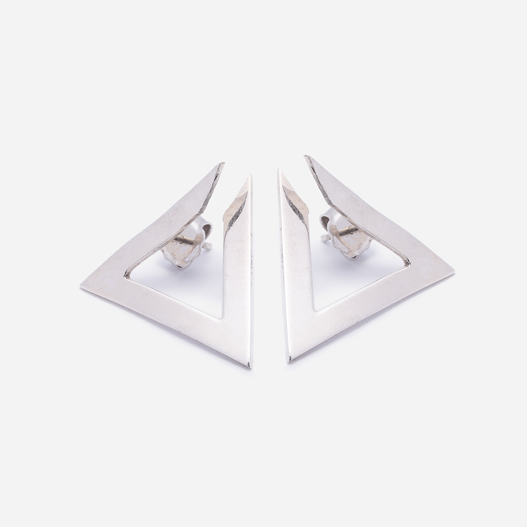 orecchini-unisex-fractals-argento-bianco-triangle-twist-trequarti