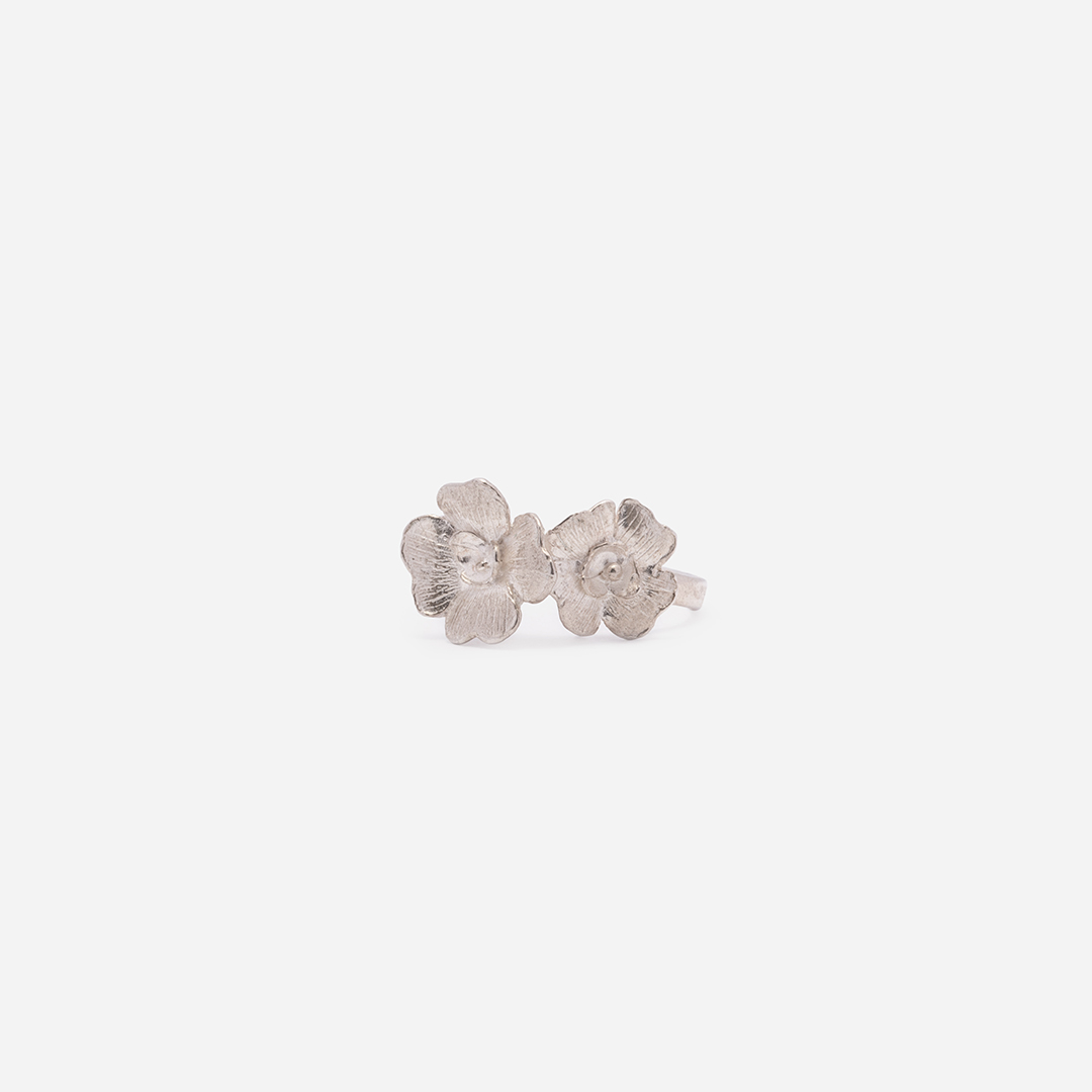 anelli-donna-flowerize-argento-bianco-two-flowers-fronte Anello da donna in argento bianco "Two Flowers"