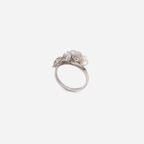 Anello da donna in argento bianco "Two Flowers"