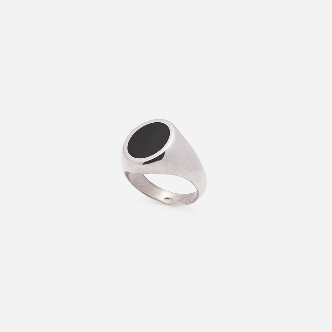 20210622-anelli-unisex-argento-bianco-chevalier-oval-sign-mini-smaltato-trequarti