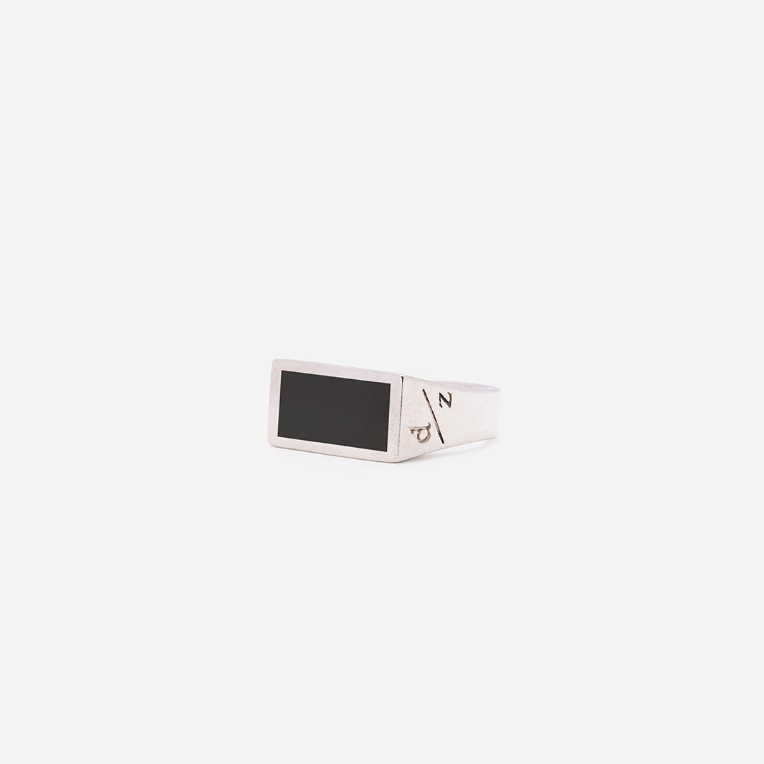 20210622-anelli-unisex-argento-bianco-chevalier-recta-sign-mini-smaltato-fronte